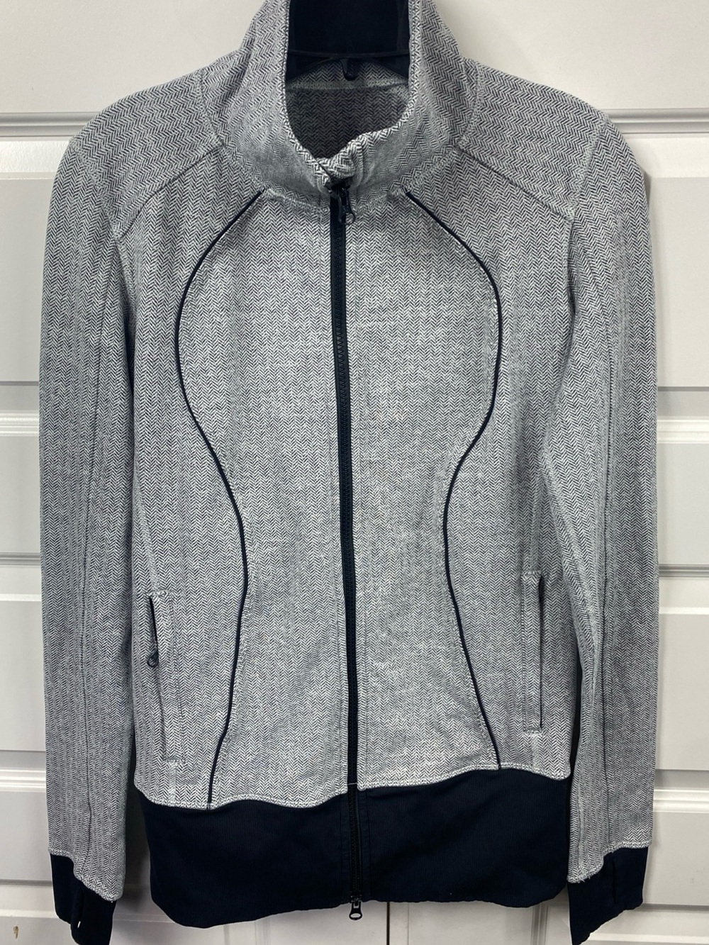 Lululemon Herringbone Grey Full Zip Athletic Asana Jacket 8 Thumbholes Casual